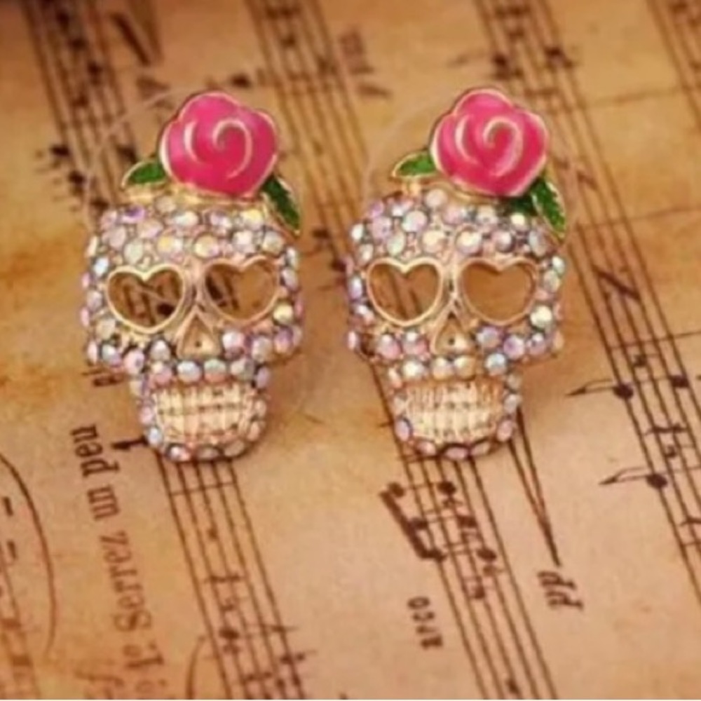 NEW! Skull Rhinestone studs - Picture 2 of 8
